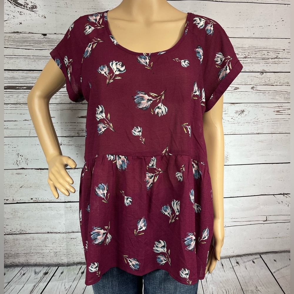 NWT- Adorable floral print top!